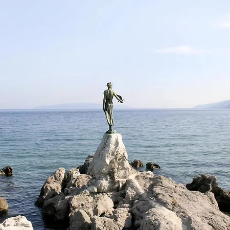 By The Sea - 11185 奥帕提亚