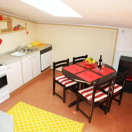 By The Sea - 11185 公寓 *